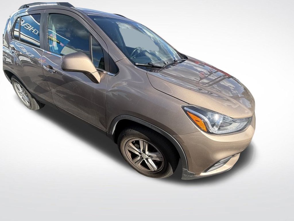 Used 2018 Chevrolet Trax LT w/ LT Convenience Package FWD image 2