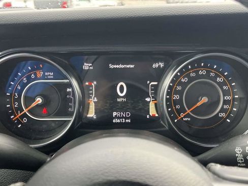 Used 2022 Jeep Wrangler Unlimited Sport image 32