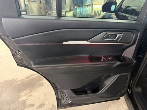 Used 2025 Ford Explorer ST image 28