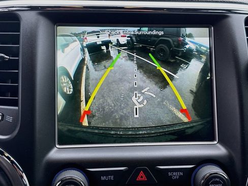 Used 2018 Jeep Grand Cherokee Altitude RWD image 15