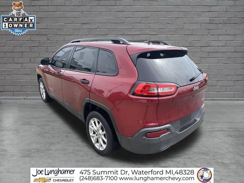 Used 2017 Jeep Cherokee Sport FWD image 5