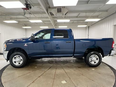 Used 2024 RAM 2500 Tradesman w/ Chrome Appearance Group AWD/4WD image 7