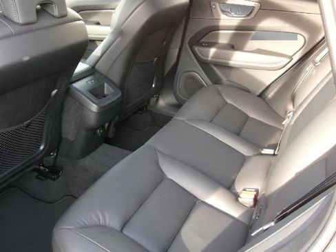 Used 2025 Volvo XC60 B5 Plus AWD/4WD image 9