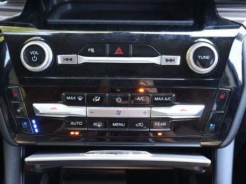 Used 2024 Ford Explorer Limited image 17