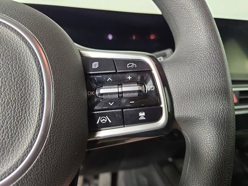 Certified 2025 Kia Sorento LX image 23