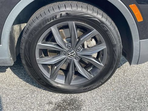 Certified 2023 Volkswagen Tiguan SE FWD image 10