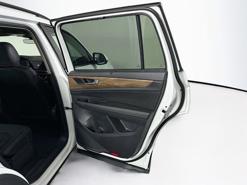 Used 2025 Volkswagen Atlas SE AWD/4WD image 31