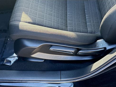 Used 2023 Honda HR-V LX image 17