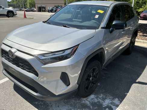 Used 2023 Toyota RAV4 LE FWD image 3