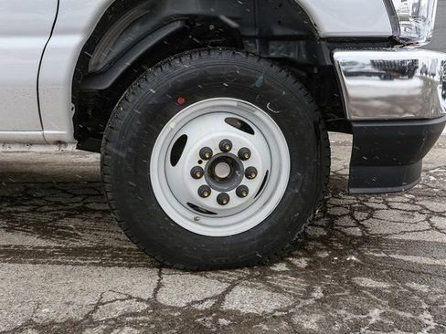 New 2026 Ford E-450 and Econoline 450 Super Duty w/ Interior Upgrade Package image 13