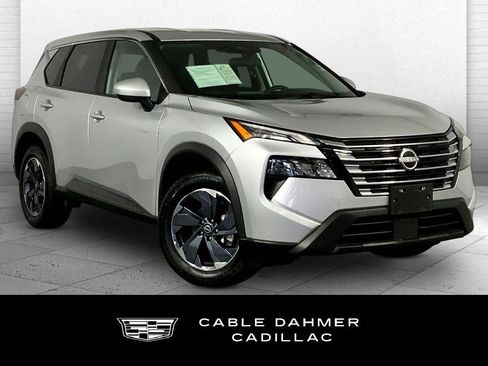 Used 2025 Nissan Rogue SV image 1