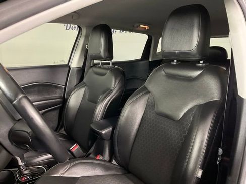 Used 2019 Jeep Compass Latitude image 14