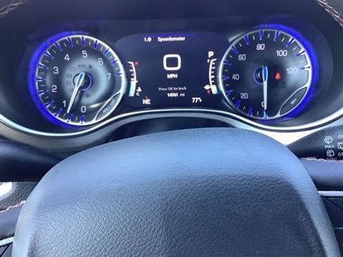 Certified 2024 Chrysler Pacifica Pinnacle FWD image 13