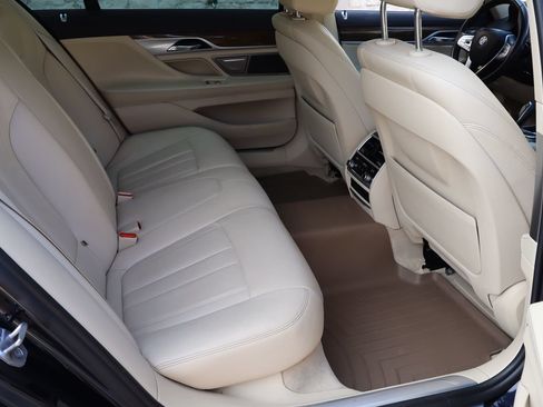 Used 2018 BMW 740i RWD image 17