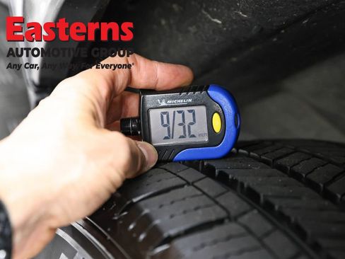 Used 2024 Jeep Wagoneer L Series II w/ Flexible Seating Group RWD image 29