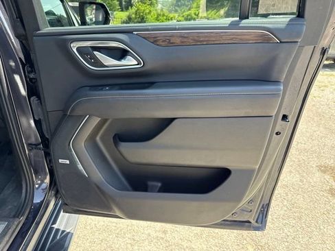 Used 2022 Chevrolet Suburban Premier AWD/4WD image 25