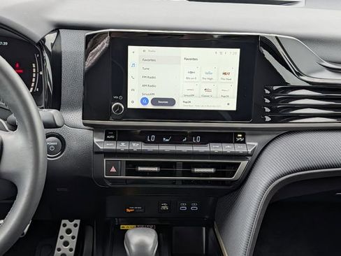 Used 2025 Toyota Camry SE image 15