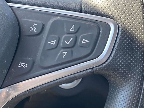 Used 2023 Chevrolet Equinox LS FWD image 23