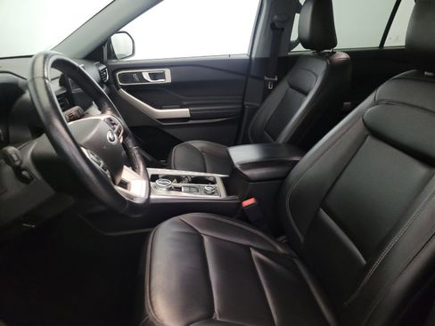 Used 2023 Ford Explorer XLT w/ Equipment Group 202A AWD/4WD image 17