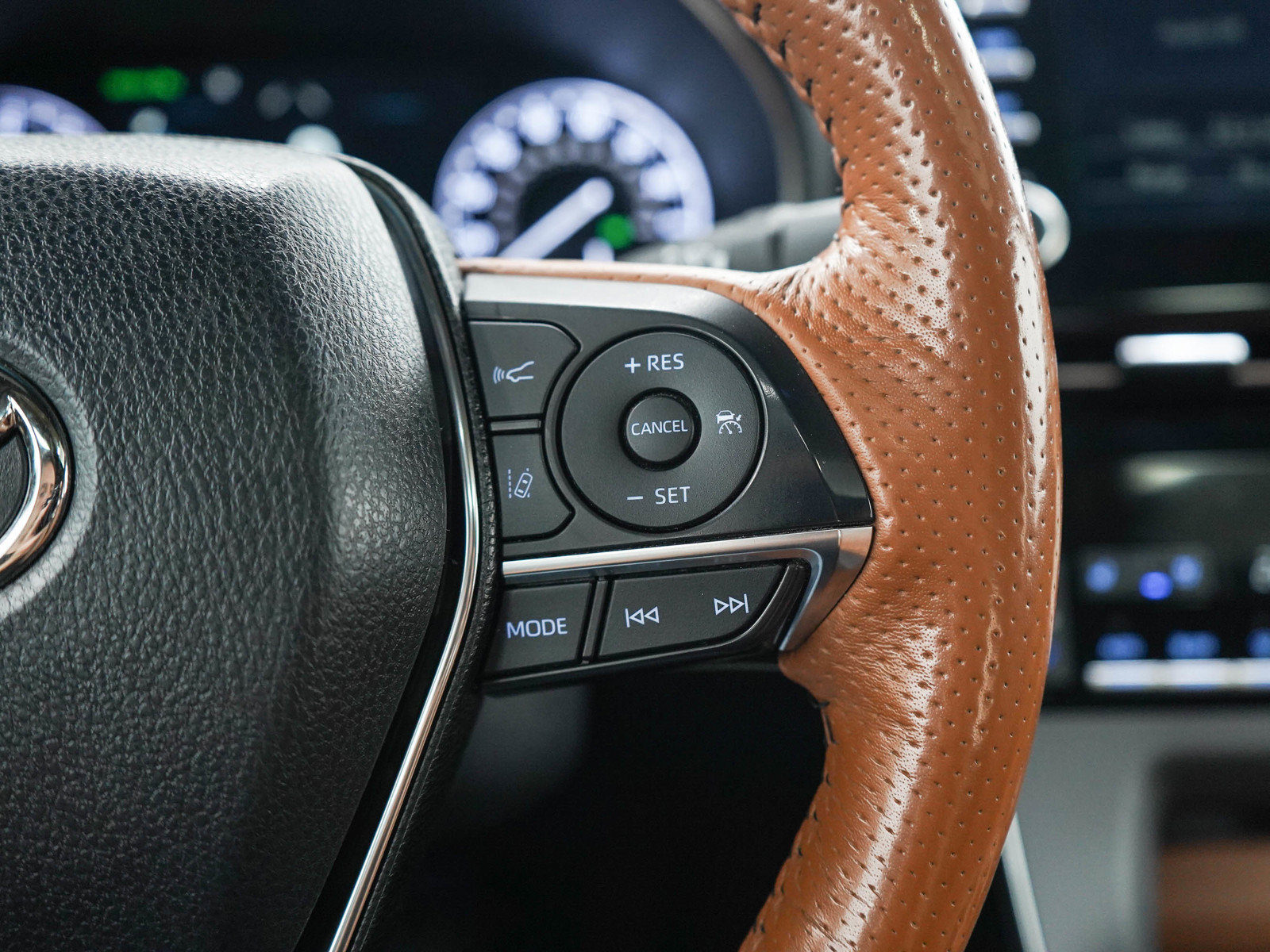 Used 2019 Toyota Avalon Limited FWD image 25