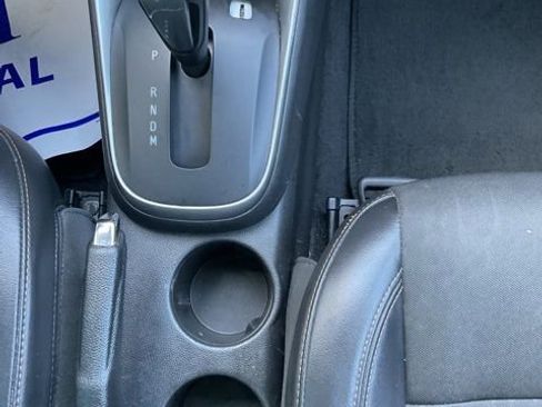 Used 2019 Chevrolet Trax LT w/ LT Convenience Package FWD image 31