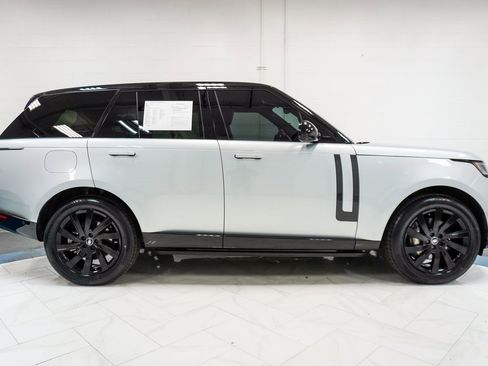 Used 2023 Land Rover Range Rover SE image 9