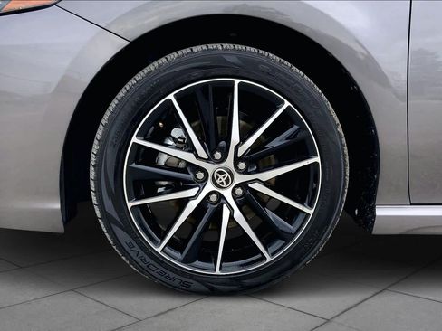 Used 2024 Toyota Camry SE image 11