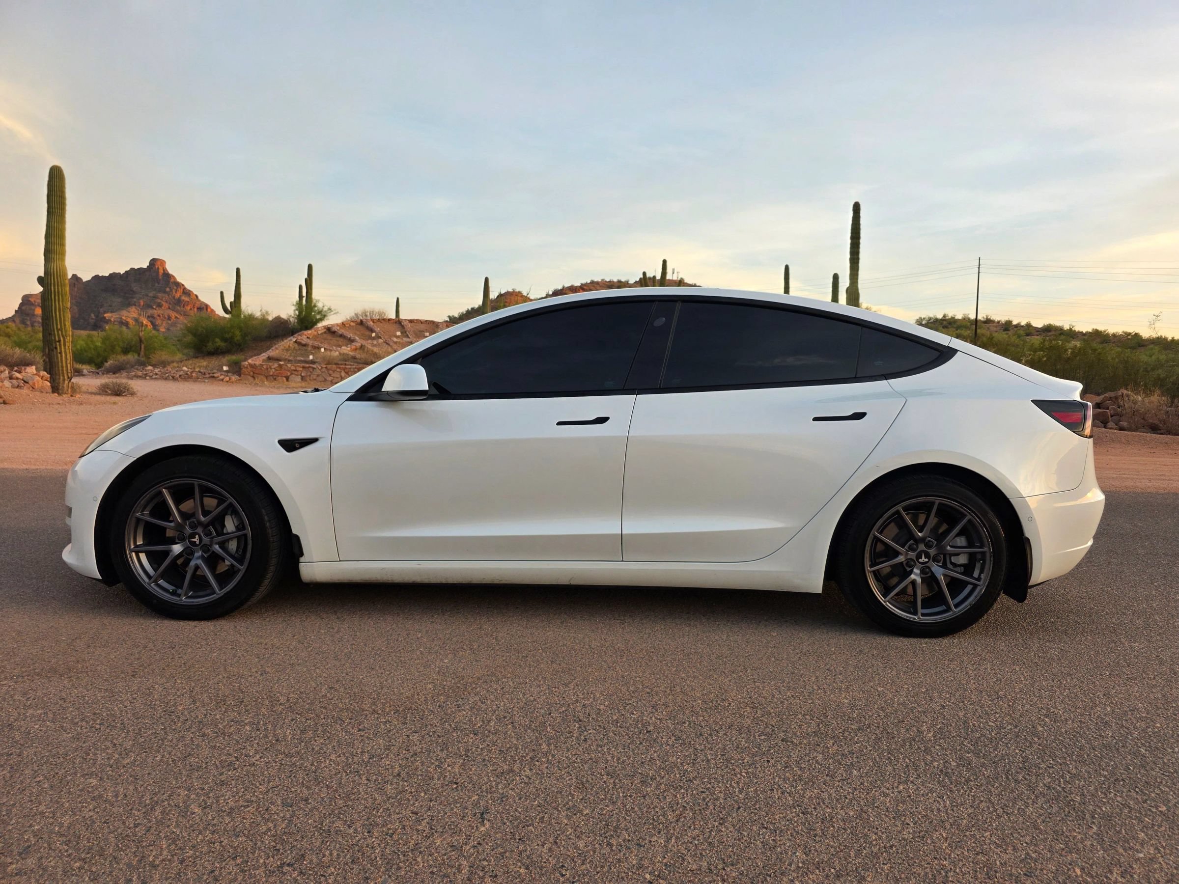 Used 2022 Tesla Model 3 Long Range AWD/4WD image 2
