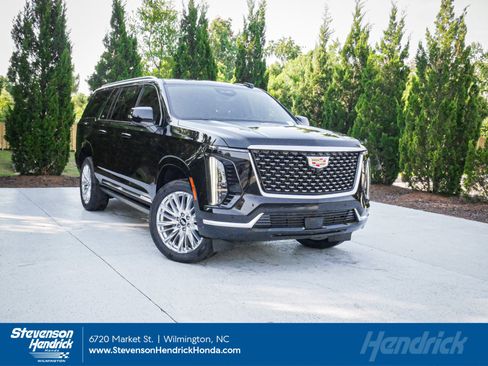 Used 2026 Cadillac Escalade ESV Luxury AWD/4WD image 1