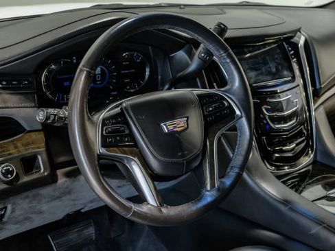 Used 2020 Cadillac Escalade Platinum RWD image 23