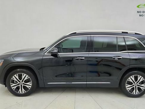 Used 2025 Mercedes-Benz GLB 250 4MATIC w/ Exclusive Package image 22