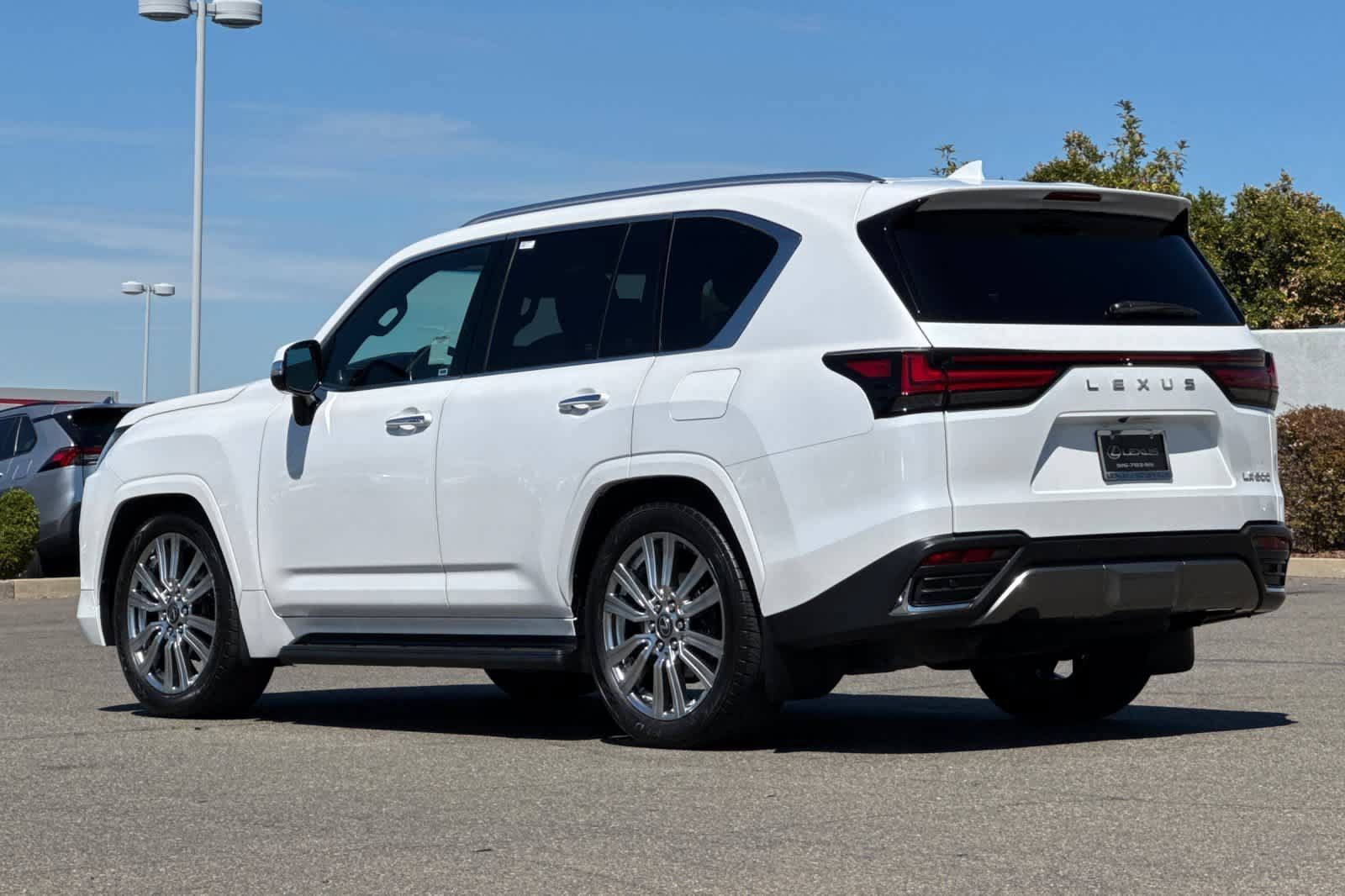Used 2023 Lexus LX 600 4WD w/ Ultra Luxury Package image 7