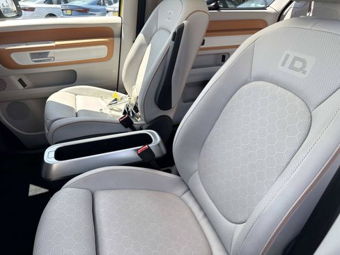 Certified 2025 Volkswagen ID. Buzz 1st Edition RWD image 24