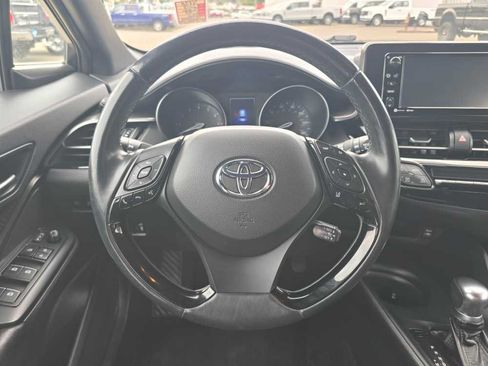 Used 2018 Toyota C-HR XLE FWD image 11
