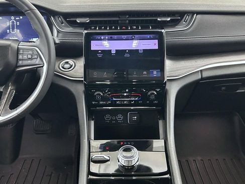 Used 2023 Jeep Grand Cherokee L Limited AWD/4WD image 12