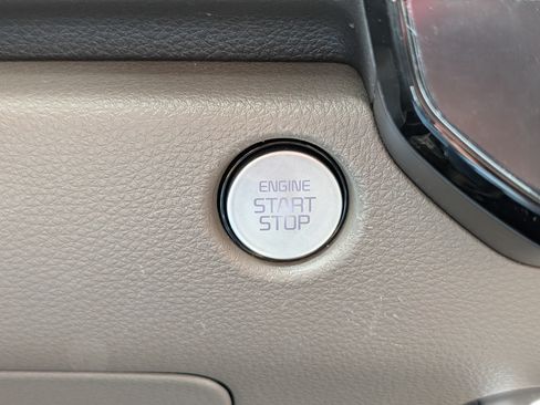 Certified 2026 Kia Carnival FWD image 28