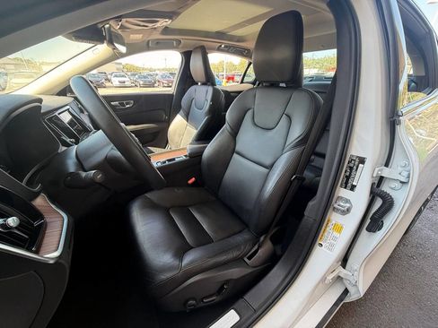 Used 2022 Volvo S60 B5 Momentum AWD/4WD image 10