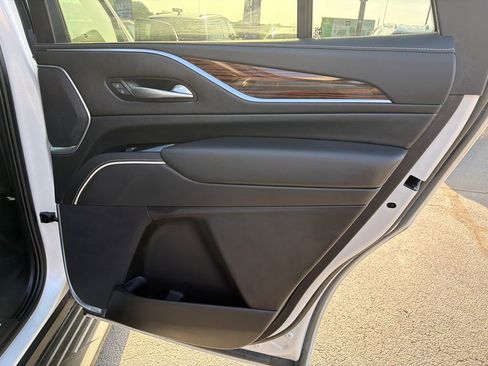 Used 2023 Cadillac Escalade Premium Luxury image 16