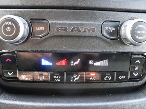 Used 2025 RAM ProMaster 2500 w/ Convenience Group image 32