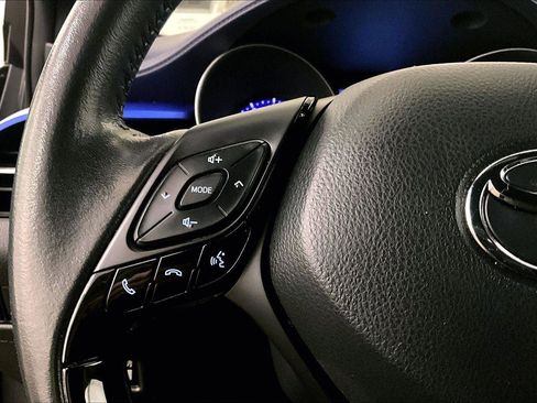 Used 2022 Toyota C-HR XLE image 17