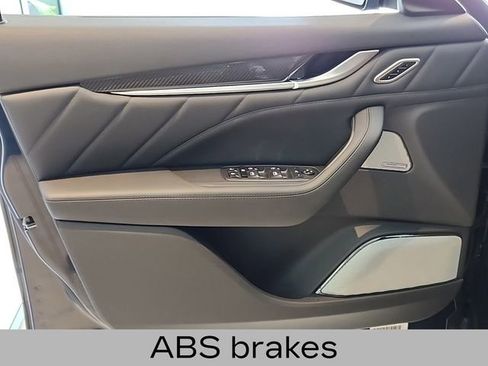 New 2024 Maserati Levante Trofeo image 8