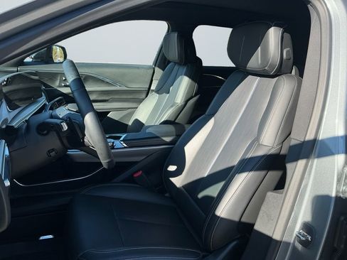 Used 2024 Cadillac Lyriq Sport image 10