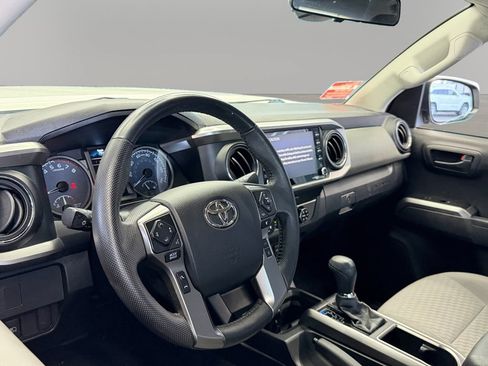 Used 2022 Toyota Tacoma SR5 w/ SR5 Appearance Package (SM) RWD image 15
