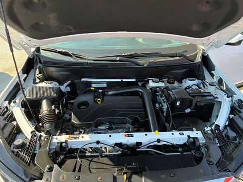 Used 2024 GMC Terrain SLE FWD image 30