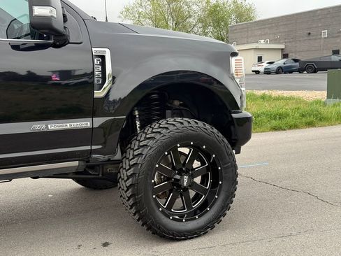 Used 2021 Ford F350 Platinum AWD/4WD image 4