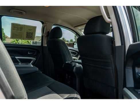 Used 2018 Nissan Titan SV w/ SV Convenience Package AWD/4WD image 15