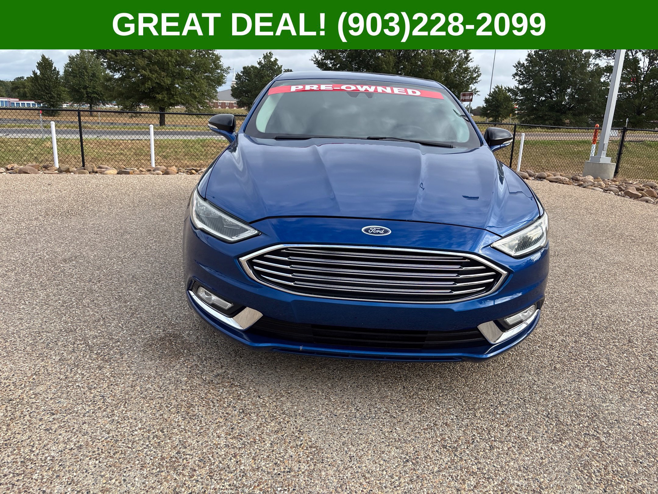 Used 2017 Ford Fusion SE w/ Equipment Group 602A FWD image 2