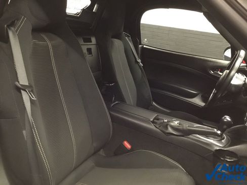 Used 2018 FIAT 124 Spider Classica w/ Technology Group image 35