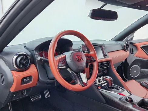Used 2024 Nissan GT-R Premium w/ Premium Interior Package image 13