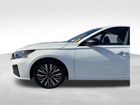 Used 2025 Nissan Altima 2.5 SV FWD image 20